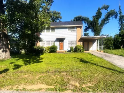 819 Pine Creek Dr, Greenville, SC 29605
