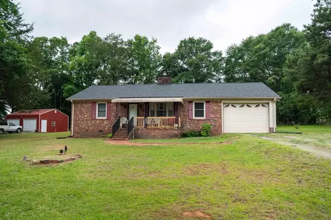 710 Neighborhood Rd, Wellford, SC 29385