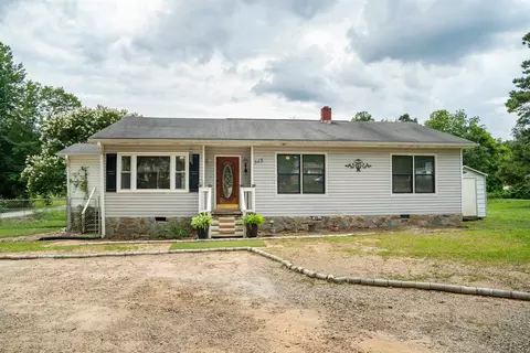 548 Honeysuckle Rd, Spartanburg, SC 29303