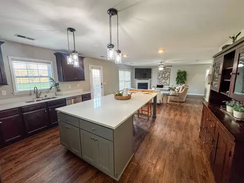 Kitchen - 416 Saddleback Trl, Duncan, SC 29334 photo 2 of 4