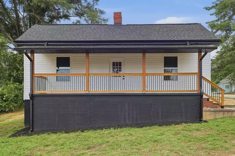 706 Gray St, Woodruff, SC 29388