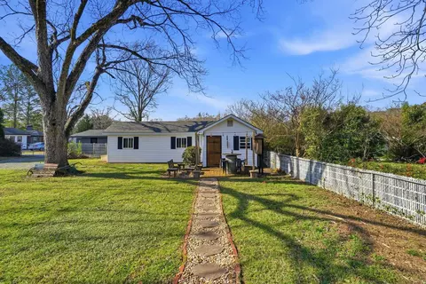 Exterior - 208 E Fairview Ave, Gafffney, SC 29341 photo 6 of 8