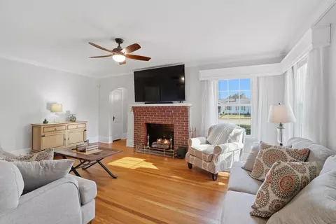 Living - 208 E Fairview Ave, Gafffney, SC 29341 photo 2 of 3