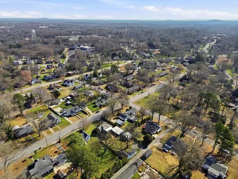View/Area - 208 E Fairview Ave, Gafffney, SC 29341 photo 6 of 7