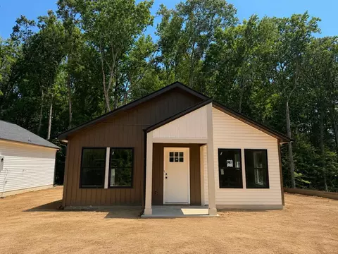 527 Poole St, Woodruff, SC 29388