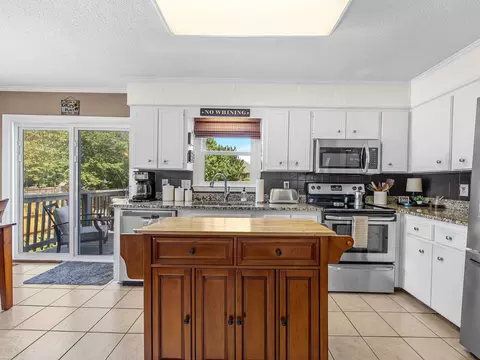 Kitchen - 300 Middleton Ct, Moore, SC 29369 photo 1 of 5