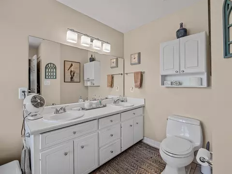 Bath - 300 Middleton Ct, Moore, SC 29369 photo 1 of 3