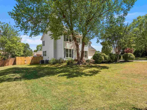 Exterior - 300 Middleton Ct, Moore, SC 29369 photo 3 of 13