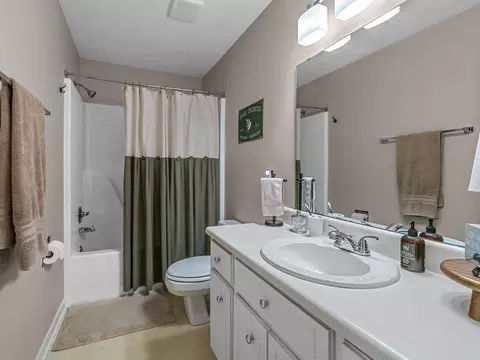 Bath - 300 Middleton Ct, Moore, SC 29369 photo 3 of 3