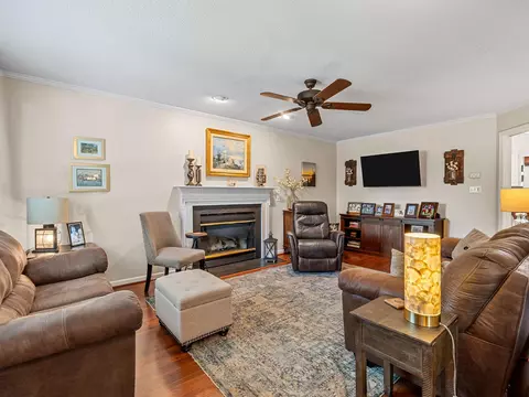 Living - 300 Middleton Ct, Moore, SC 29369 photo 1 of 4