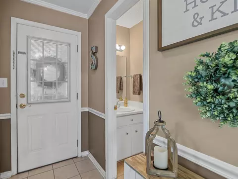 Entry Way - 300 Middleton Ct, Moore, SC 29369 photo 2 of 2