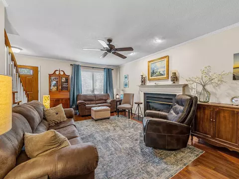Living - 300 Middleton Ct, Moore, SC 29369 photo 3 of 4