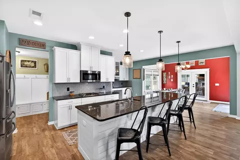 Kitchen - 414 Cloverland Ln, Duncan, SC 29334 photo 2 of 5