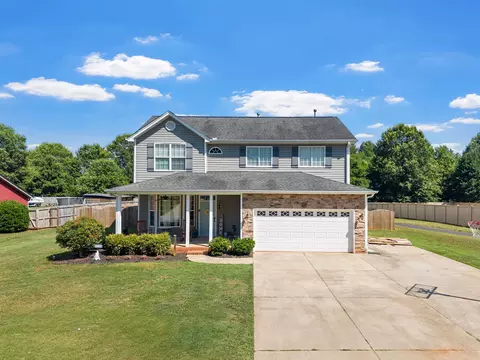 15 Camrose Dr, Greer, SC 29651