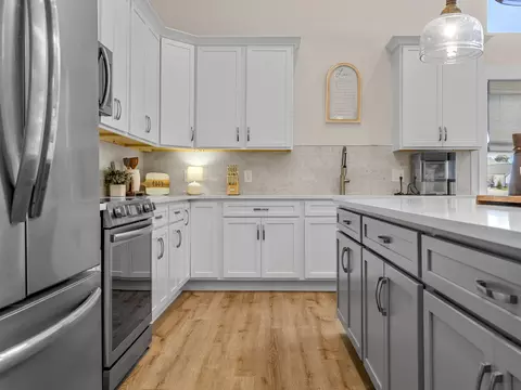 Kitchen - 128 Orchard, Moore, SC 29369 photo 2 of 7