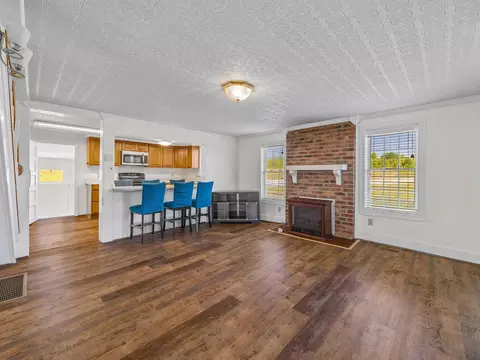 Living - 128 Orchard, Moore, SC 29369 photo 7 of 7