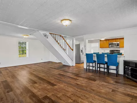 Living - 128 Orchard, Moore, SC 29369 photo 6 of 7