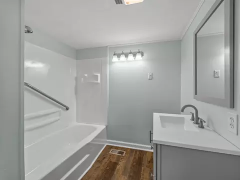 Bath - 128 Orchard, Moore, SC 29369 photo 6 of 6