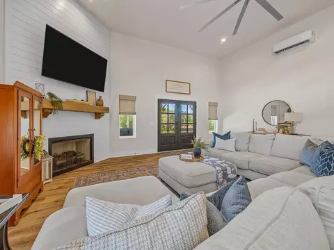 Living - 128 Orchard, Moore, SC 29369 photo 2 of 7