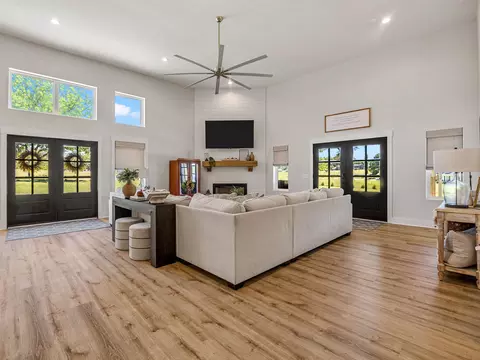 Living - 128 Orchard, Moore, SC 29369 photo 3 of 7
