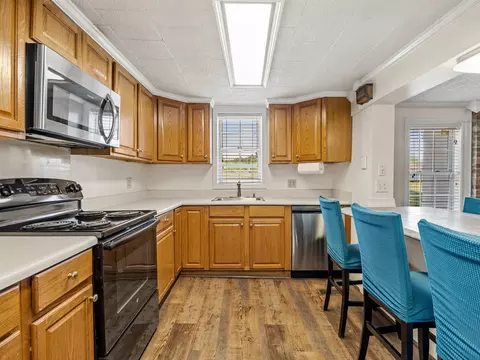 Kitchen - 128 Orchard, Moore, SC 29369 photo 6 of 7