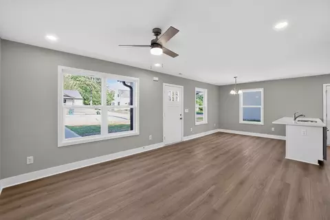 Living - 157 E Third St, Gaffney, SC 29340 photo 2 of 5