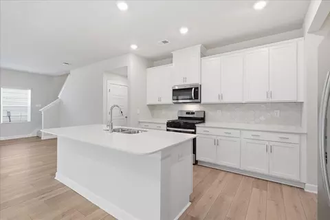 Kitchen - 1516 Switchback Cir, Moore, SC 29369 photo 3 of 4