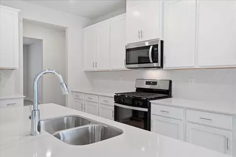 Kitchen - 1517 Switchback Cir, Moore, SC 29369 photo 3 of 3