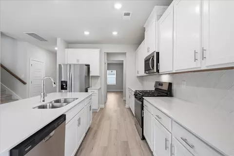 Kitchen - 1517 Switchback Cir, Moore, SC 29369 photo 2 of 3