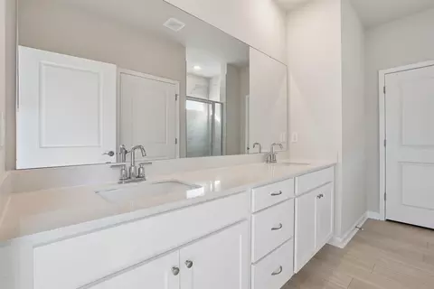Bath - 413 Adhurst Dr, Enoree, SC 29335 photo 2 of 4