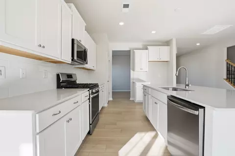 Kitchen - 413 Adhurst Dr, Enoree, SC 29335 photo 2 of 4