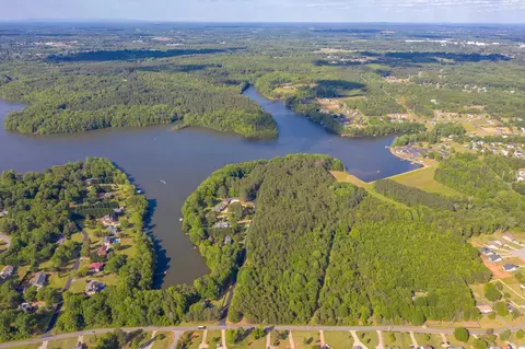 355 Gibbs Rd, Wellford, SC 29385