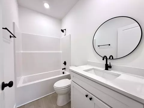 Bath - 1519 Settle Rd, Inman, SC 29349 photo 1 of 2