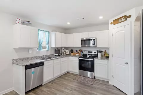 Kitchen - 1047 Dobson Meadows Dr, Greer, SC 29651 photo 1 of 2