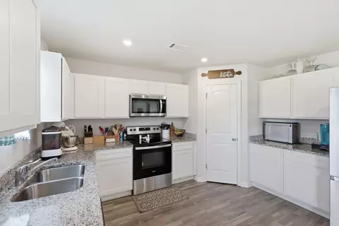 Kitchen - 1047 Dobson Meadows Dr, Greer, SC 29651 photo 2 of 2