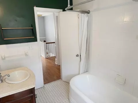 Bath - 441 E Buford St, Gaffney, SC 29340 photo 3 of 3