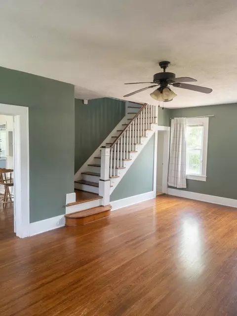 Living - 441 E Buford St, Gaffney, SC 29340 photo 1 of 5