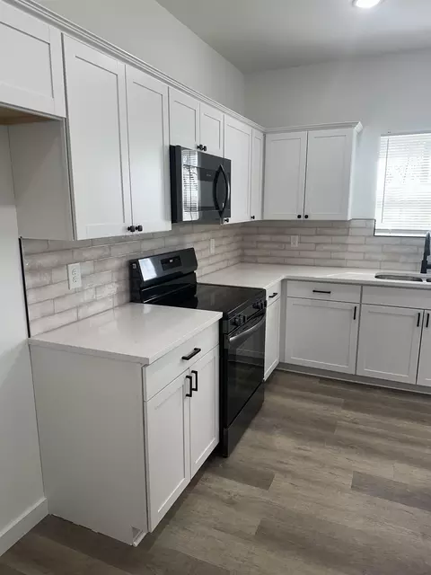Kitchen - 155 Ferguson St, Moore, SC 29369 photo 2 of 4