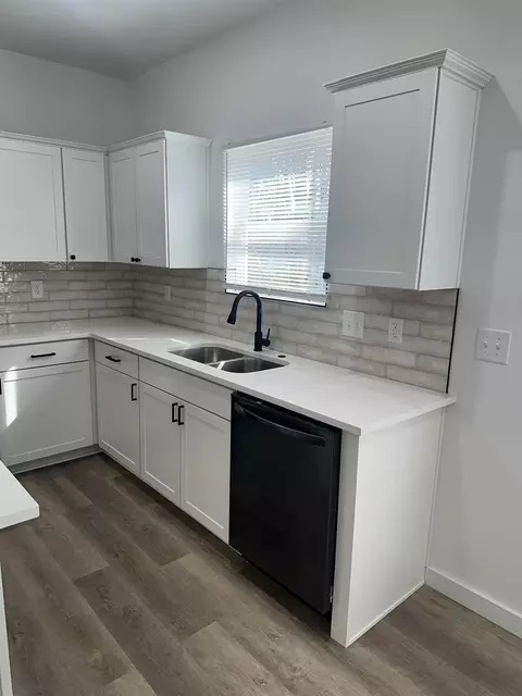 Kitchen - 155 Ferguson St, Moore, SC 29369 photo 3 of 4