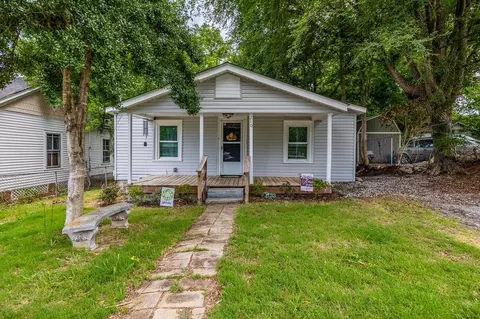 210 E Hampton St, Laurens, SC 29360 photo 1
