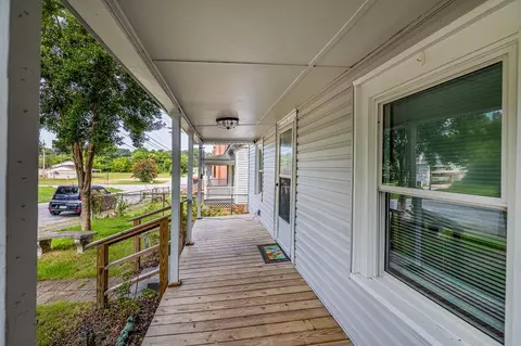 210 E Hampton St, Laurens, SC 29360 photo 3