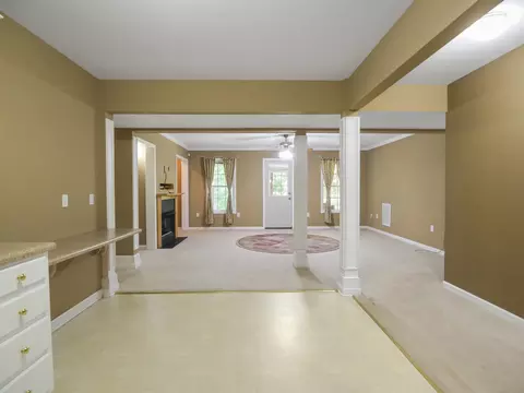 Living - 240 Cedar Bluff Dr, Moore, SC 29369 photo 7 of 9