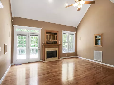 Living - 240 Cedar Bluff Dr, Moore, SC 29369 photo 2 of 9