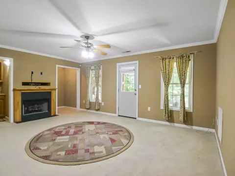 Living - 240 Cedar Bluff Dr, Moore, SC 29369 photo 8 of 9