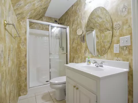 Bath - 240 Cedar Bluff Dr, Moore, SC 29369 photo 3 of 5