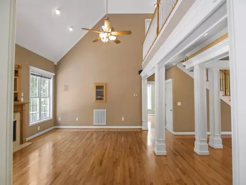 Living - 240 Cedar Bluff Dr, Moore, SC 29369 photo 4 of 9