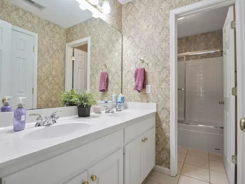 Bath - 240 Cedar Bluff Dr, Moore, SC 29369 photo 4 of 5