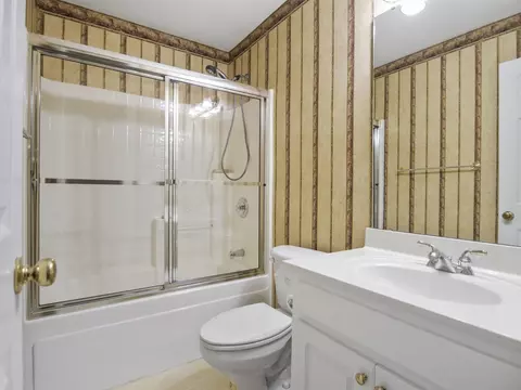 Bath - 240 Cedar Bluff Dr, Moore, SC 29369 photo 5 of 5