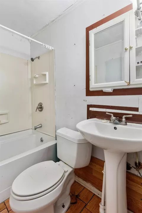 Bath - 309 Flat Dr, Buffalo, SC 29321 photo 1 of 1
