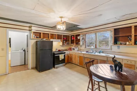 Kitchen - 309 Flat Dr, Buffalo, SC 29321 photo 2 of 2